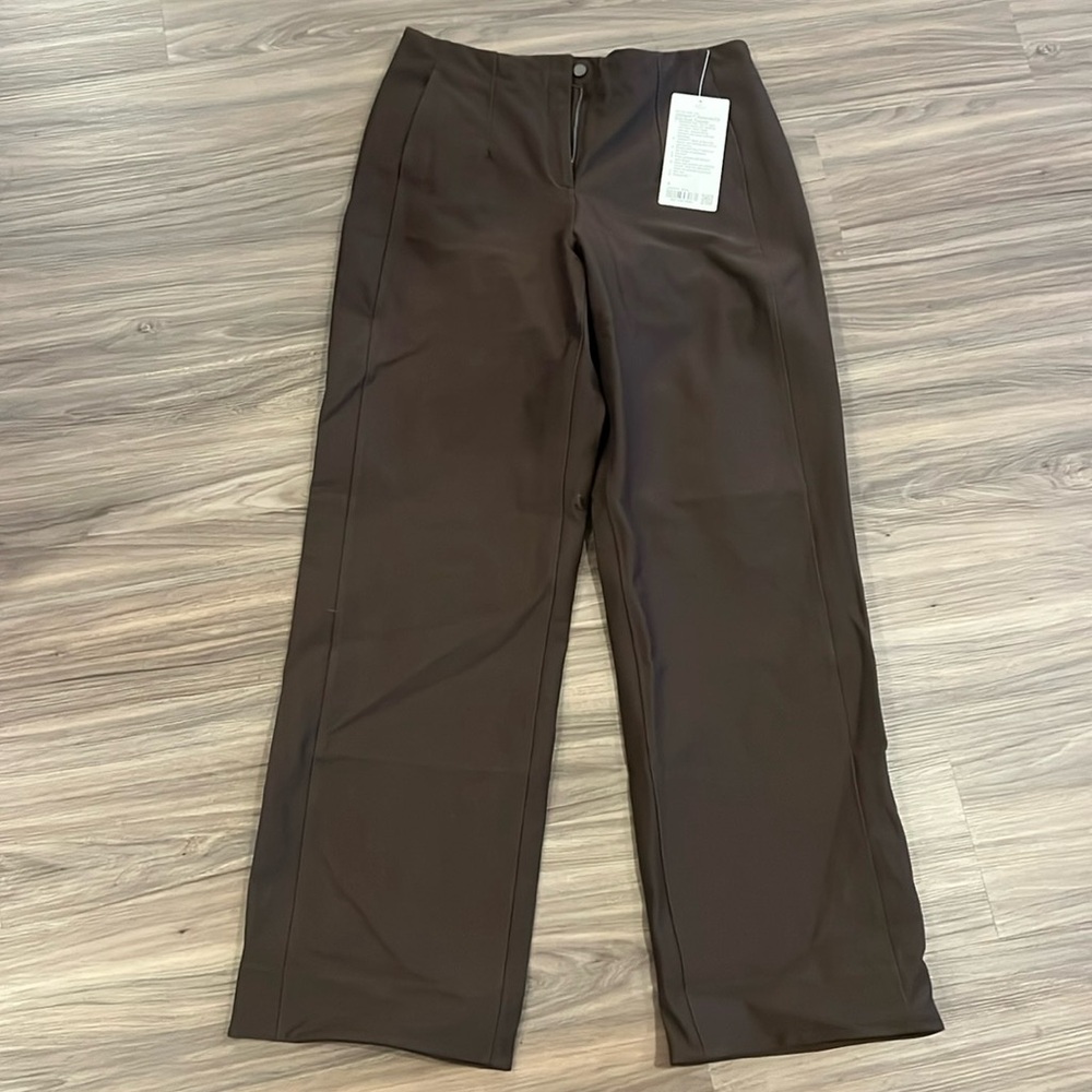 Lululemon Utilitech Relaxed Fit Mid-Rise Trouser, Size 8.
